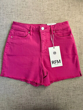 RFM Women's Frayed Hem Denim Shorts Size Medium NWT